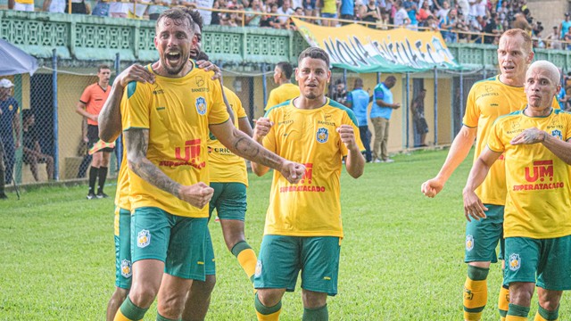 Pedro Botelho comemora primeiro gol do Nova Venécia