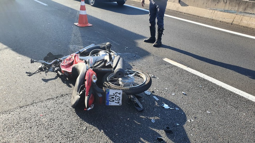 Motociclista morre em acidente com carreta na Rodovia Anhanguera, em Campinas — Foto: Polícia Militar Rodoviária/Divulgação