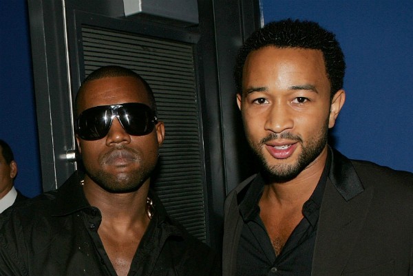 Os músicos e amigos Kanye West e John Legend (Foto: Getty Images)