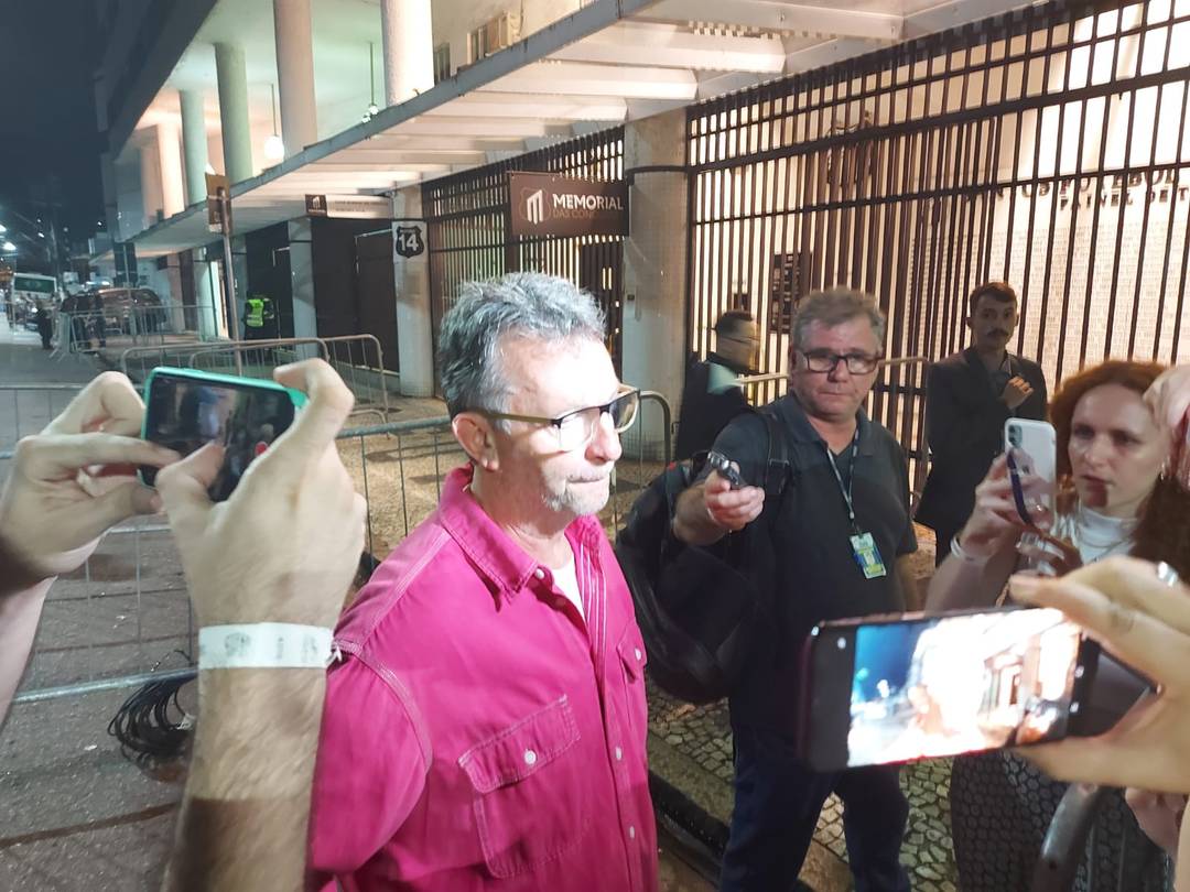 Neto chega  Vila Belmiro