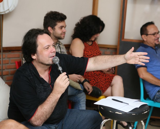 Produtor musical PH Castanheira avalia os participantes em ensaio (Foto: Isabella Pinheiro / Gshow)