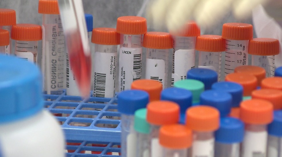 Ao todo, 180 exames de RT-PCR seguem aguardando análise do Laboratório Central de Saúde Pública do Acre (Lacen) ou do Centro de Infectologia Charles Mérieux.  — Foto: Reprodução/RPC