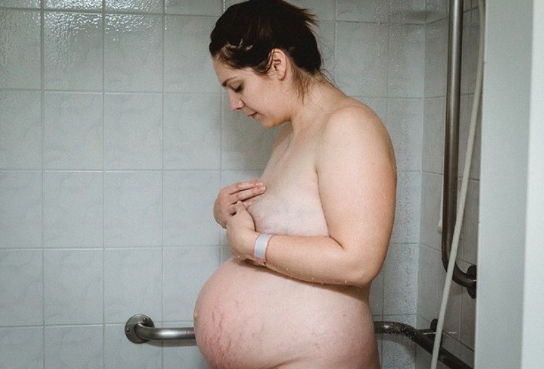 Mulher postou foto de corpo poucas horas após o parto normal (Foto: reprodução/Instagram)