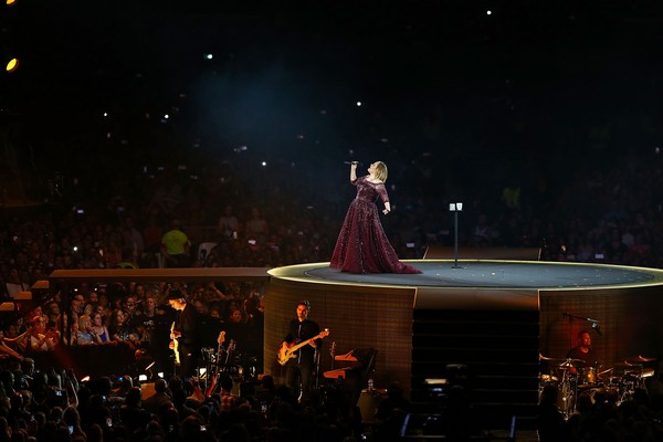 Adele durante apresentação na Austrália (Foto: Getty Images)