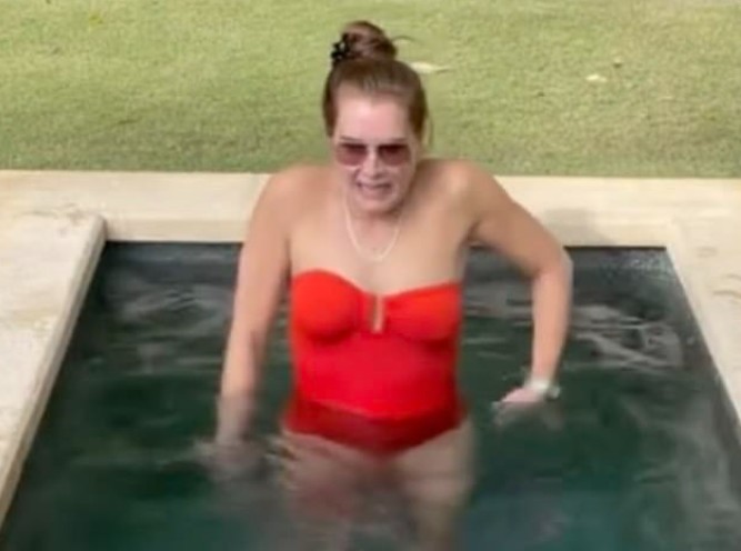 Brooke Shields exibe rápida recuperação após quebrar o fêmur (Foto: Reprodução/Instagram)