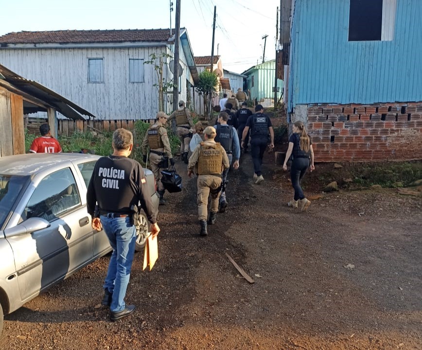 Operação que apura tortura e cárcere privado contra homem de 21 anos prende 4 suspeitos em SC