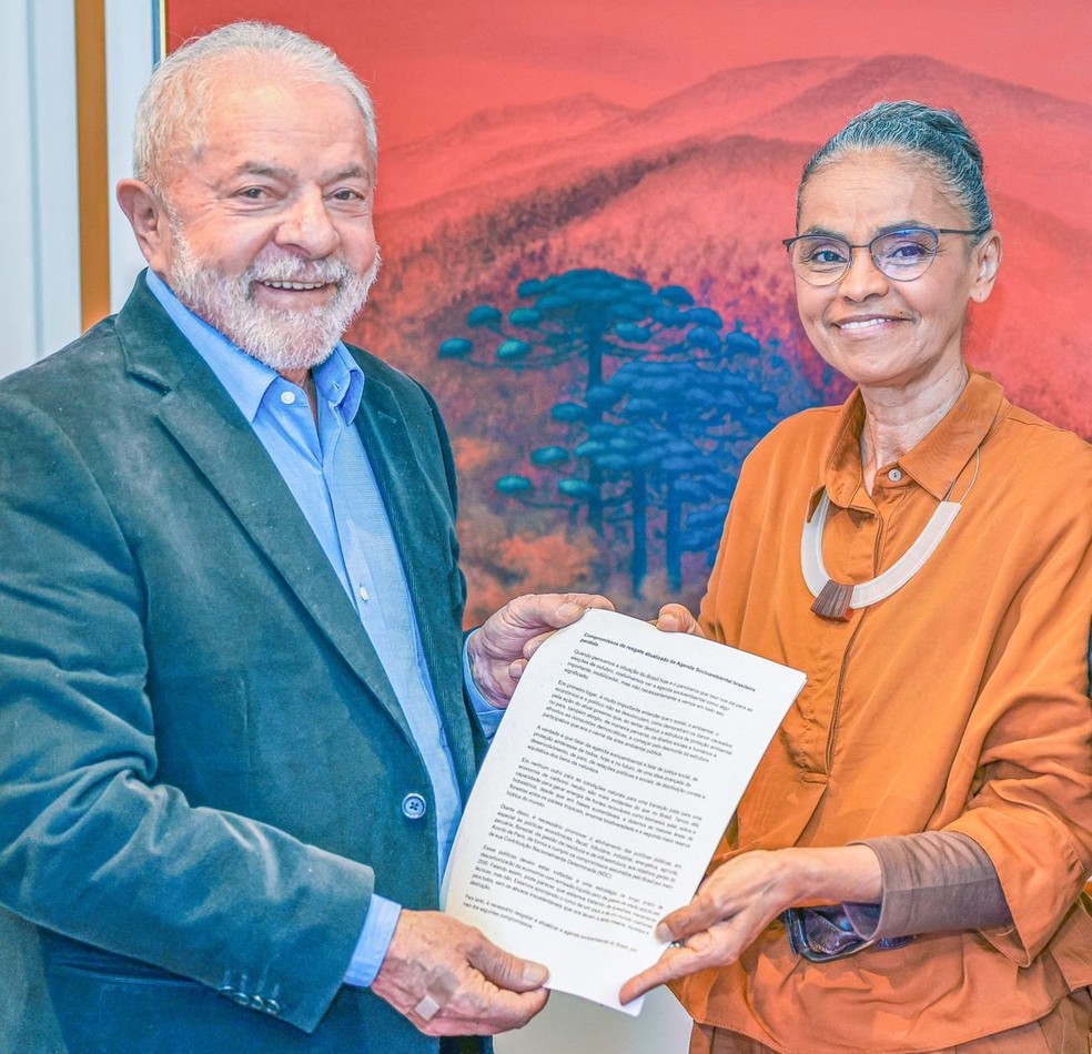 Lula reencontra Marina Silva e recebe da ex-ministra propostas para o meio-ambiente — Foto: Reprodução/ Twitter Luiz Inácio Lula da Silva