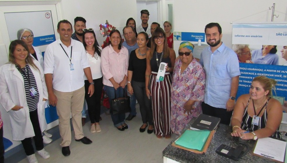 O administrador Guilherme Rocha com os conselheiros distritais e a equipe do Hospital SÃ£o Lucas  â Foto: Ana Clara Marinho/TV Globo
