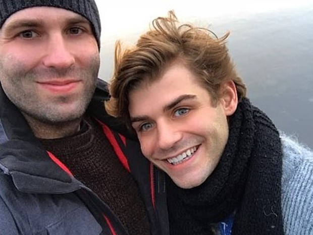 Garrett Clayton e Blake Knight  ficam noivos (Foto: Reprodução/Instagram)