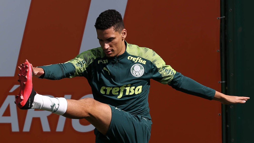 Próximo de retorno, promessa do Palmeiras busca motivação em nomes como Veron e Menino