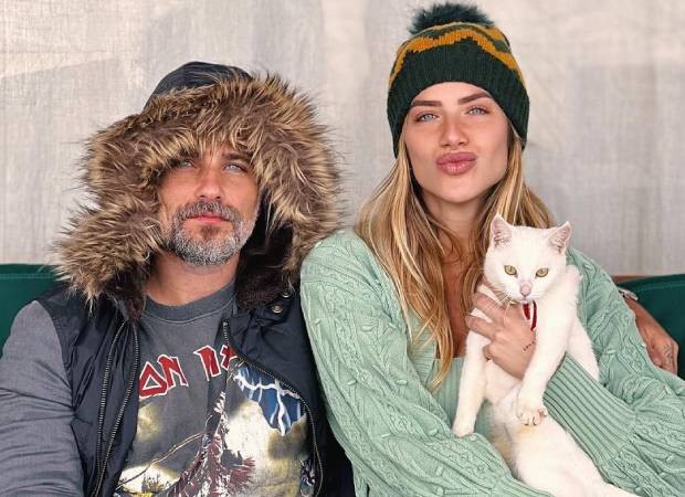 Bruno Gagliasso e Giovanna Ewbank com um dos gatos da família (Foto: Instagram/ @gioewbank/ Reprodução)