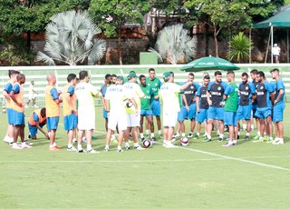 Jogadores do elenco do Goiás em treino (Foto: Rosiron Rodrigues/Goiás E.C.)