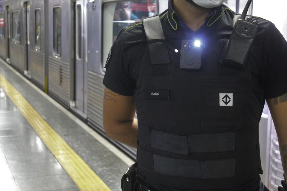 Seguranças do Metrô ganham câmera para registrar ações, em São Paulo (SP), nesta sexta-feira (31) — Foto: Willian Moreira/Estadão Conteúdo