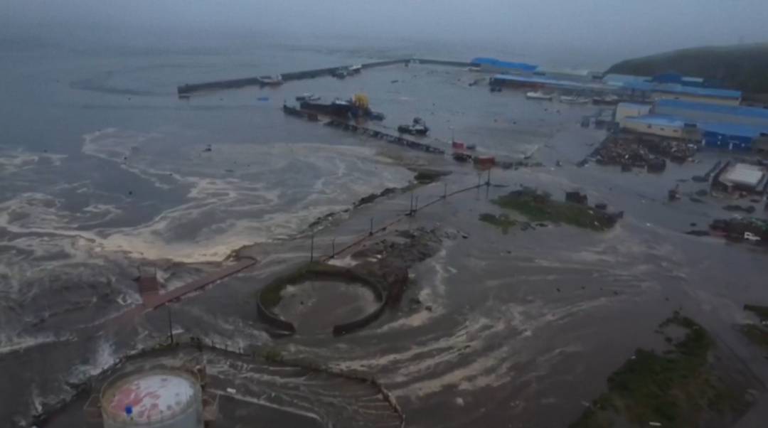 Vídeo mostra destruição causada por tsunami na Rússia