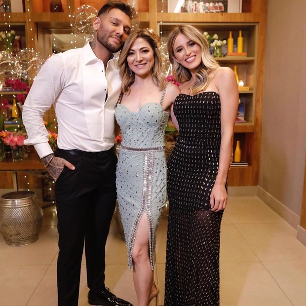 Karina Lucco mostra fotos do noivado de Lucas Lucco e Lorena Carvalho (Foto: Reprodução/Instagram)