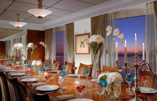 A suíte também conta com uma sala de jantar enorme e com os serviços de um chef exclusivo (Foto: Divulgação/Hotel President Wilson)