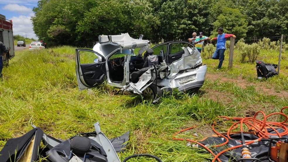 Motorista fica ferido após caminhão de gás bater na traseira de carro em vicinal de Tupã — Foto: João Trentini/Divulgação