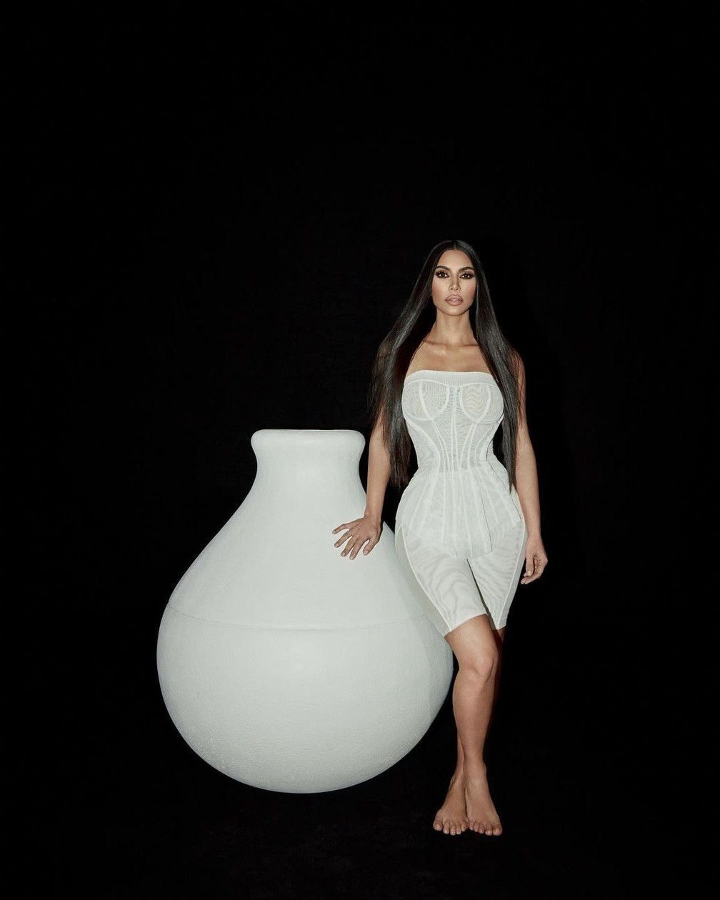 Kim Kardashian posa para ensaio para lançamento de linha de perfumes especial para Valentine’s Day  — Foto: Reprodução/Instagram
