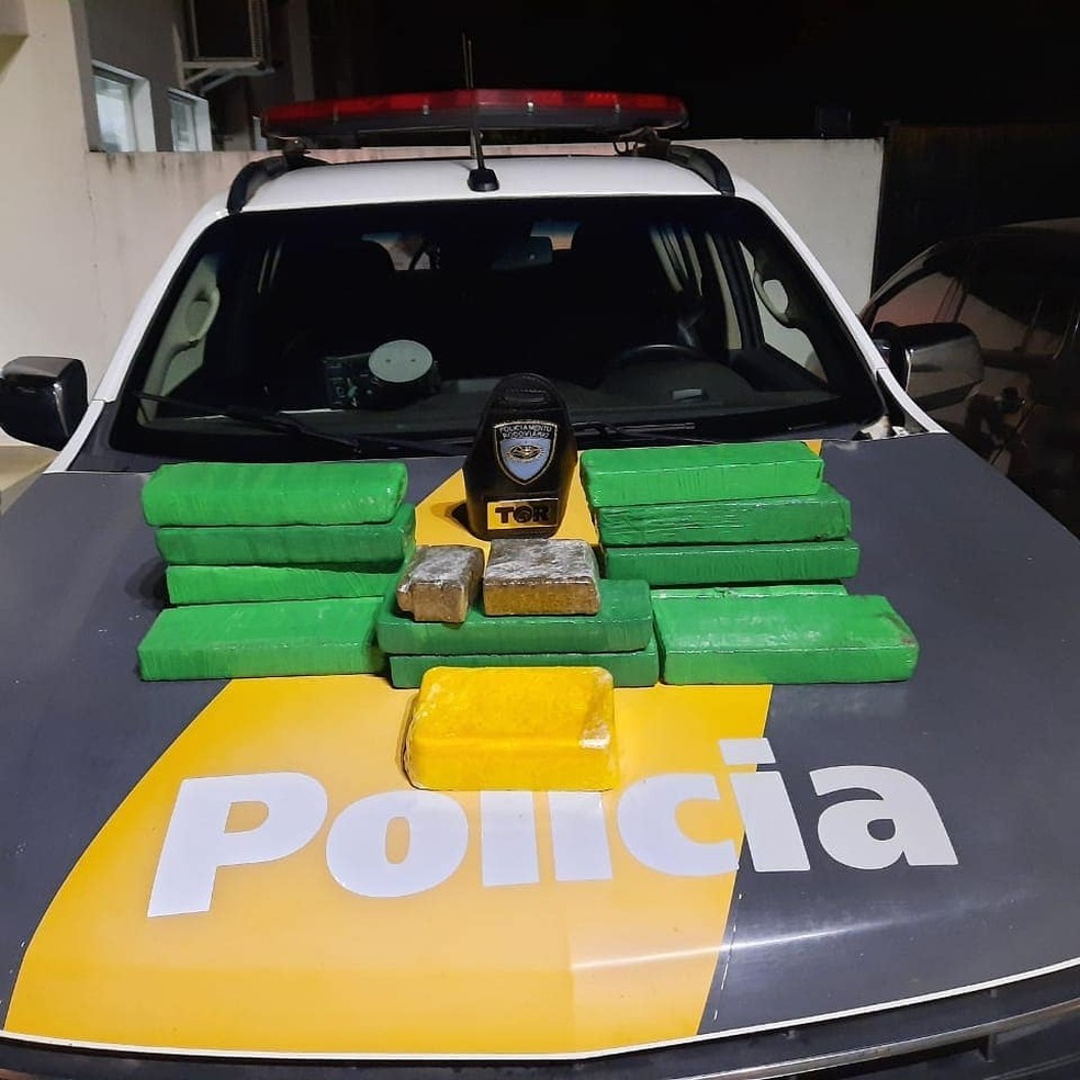 Passageiro de ônibus é preso com mais de 10 quilos de drogas em Jundiaí — Foto: Divulgação/Polícia Rodoviária
