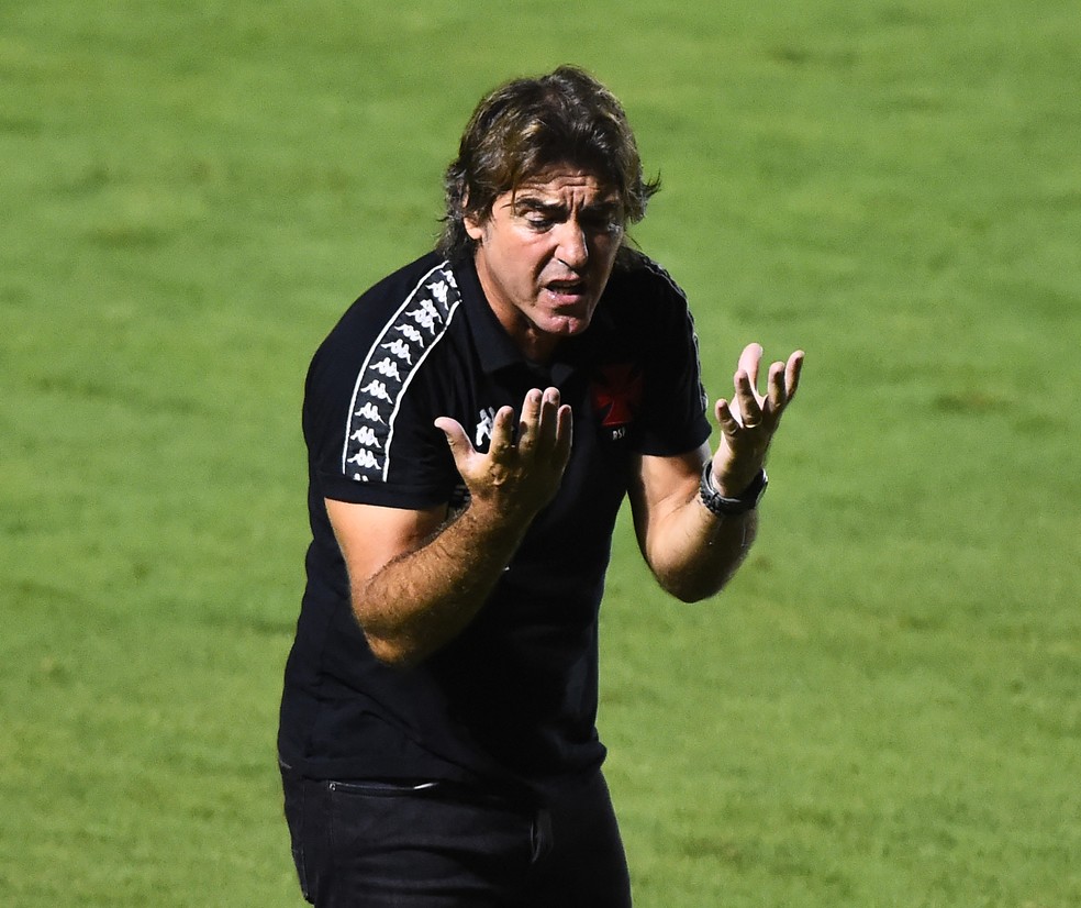 S� Pinto ainda n�o conseguiu bons resultados no Vasco � Foto: Andr� Dur�o
