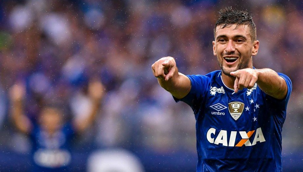 Cruzeiro negocia divida e encaminha prorrogação de contrato com Arrascaeta