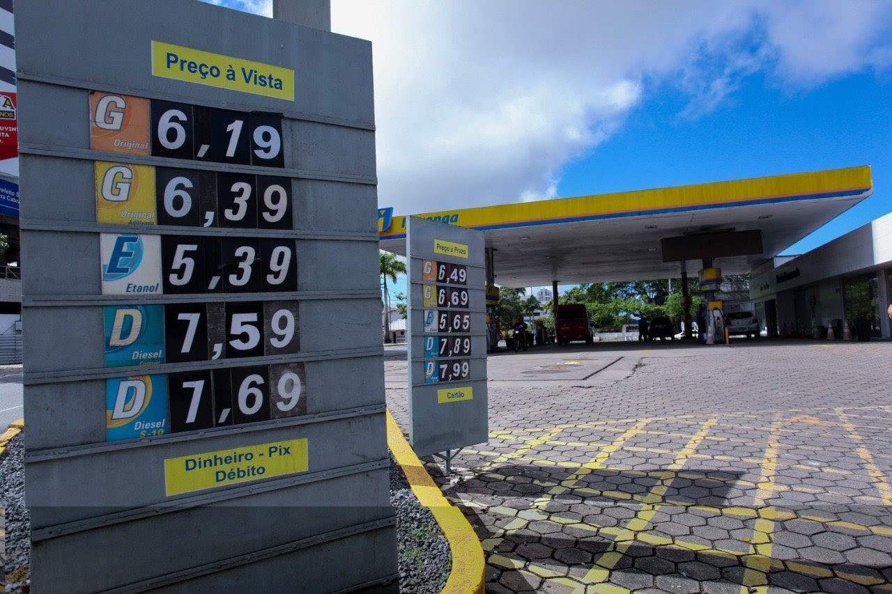 Pelo menos 14 postos são autuados em Campina Grande por não reduzirem preço da gasolina