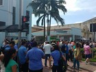 Moradores e prefeita fazem ato contra demissões na Usiminas em Cubatão