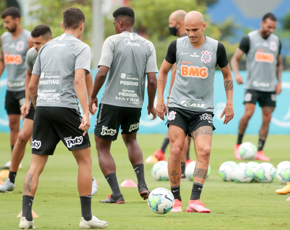 Em campo reduzido e de olho no Fluminense, Mancini comanda treino do Corinthians nesta manhã