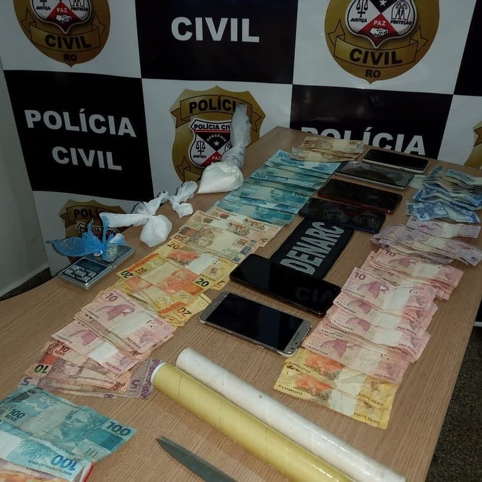 Policiais apreenderam dinheiro na casa de traficante em Nova Mamoré — Foto: Polícia Civil/Reprodução