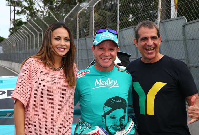 Rubens Barrichello levou Durval Lelys e Alinne Rosa para andar de Stock no circuito de rua de Salvador (Foto: Divulgação)