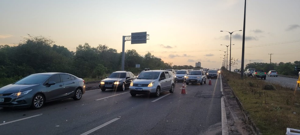 Acidente deixou a Via Expressa congestionada — Foto: Adria Rodrigues/TV Mirante