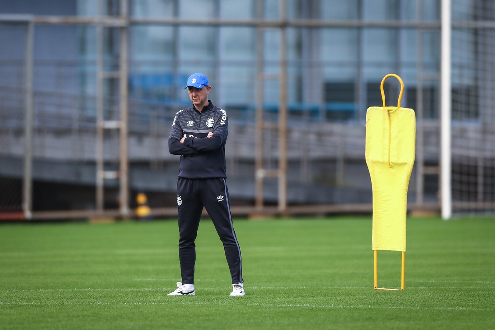 Tiago Nunes voltará ao comando do Grêmio após se recuperar da Covid-19 — Foto: Lucas Uebel/DVG/Grêmio