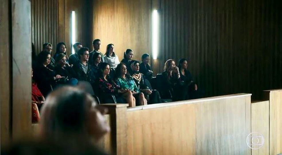 Familiares acompanham julgamento de Dalila (Alice Wegmann) em 'Ã?rfÃ£os da Terra' â?? Foto: Globo