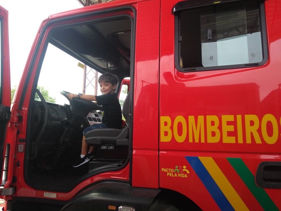 Herbert Cordeiro sonha em ser bombeiro no futuro (Foto: Joyce Cordeiro/Arquivo pessoal)