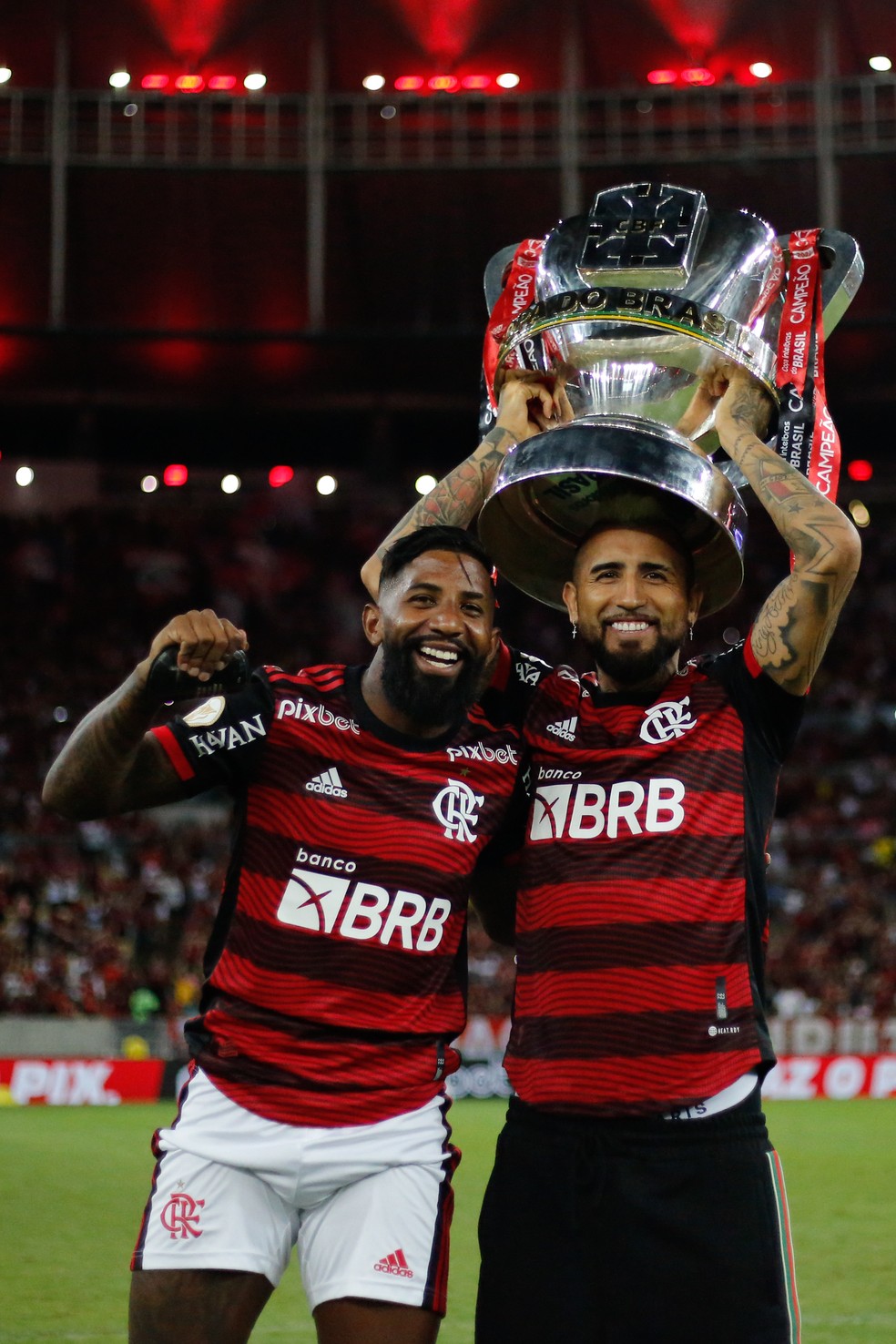 Vidal vê Rodinei com potencial de Copa do Mundo em caso de título do Flamengo: "Nível de Europa"