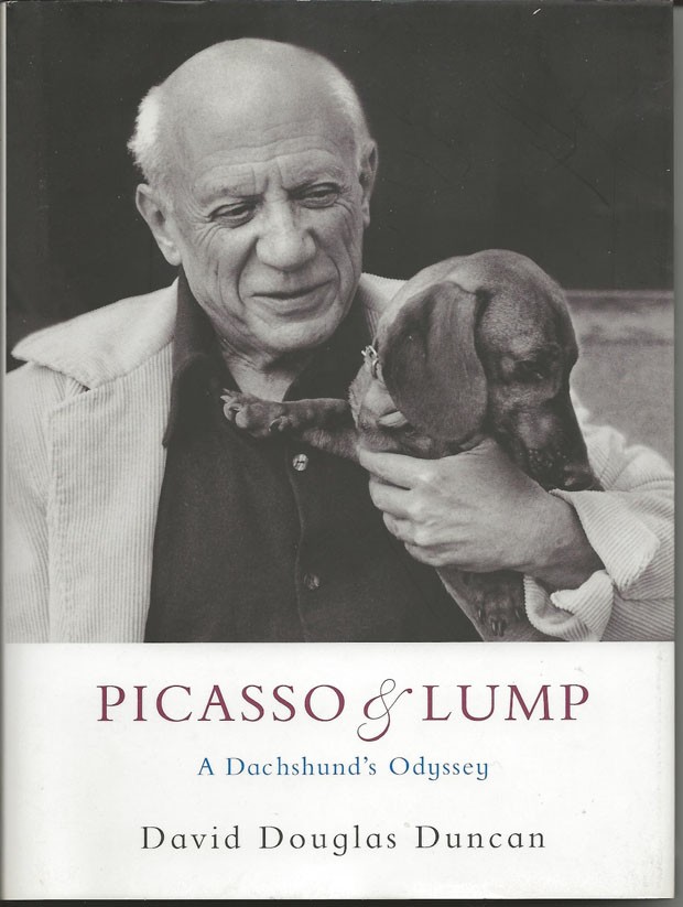 Picasso e seu salsicha (Foto: David Douglas Duncan/Harry Hansom Center )