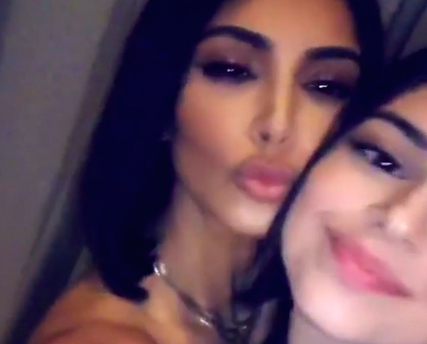 Kim Kardashian e Kendall Jenner na festa de aniversário de Kourtney Kardashian (Foto: Instagram)