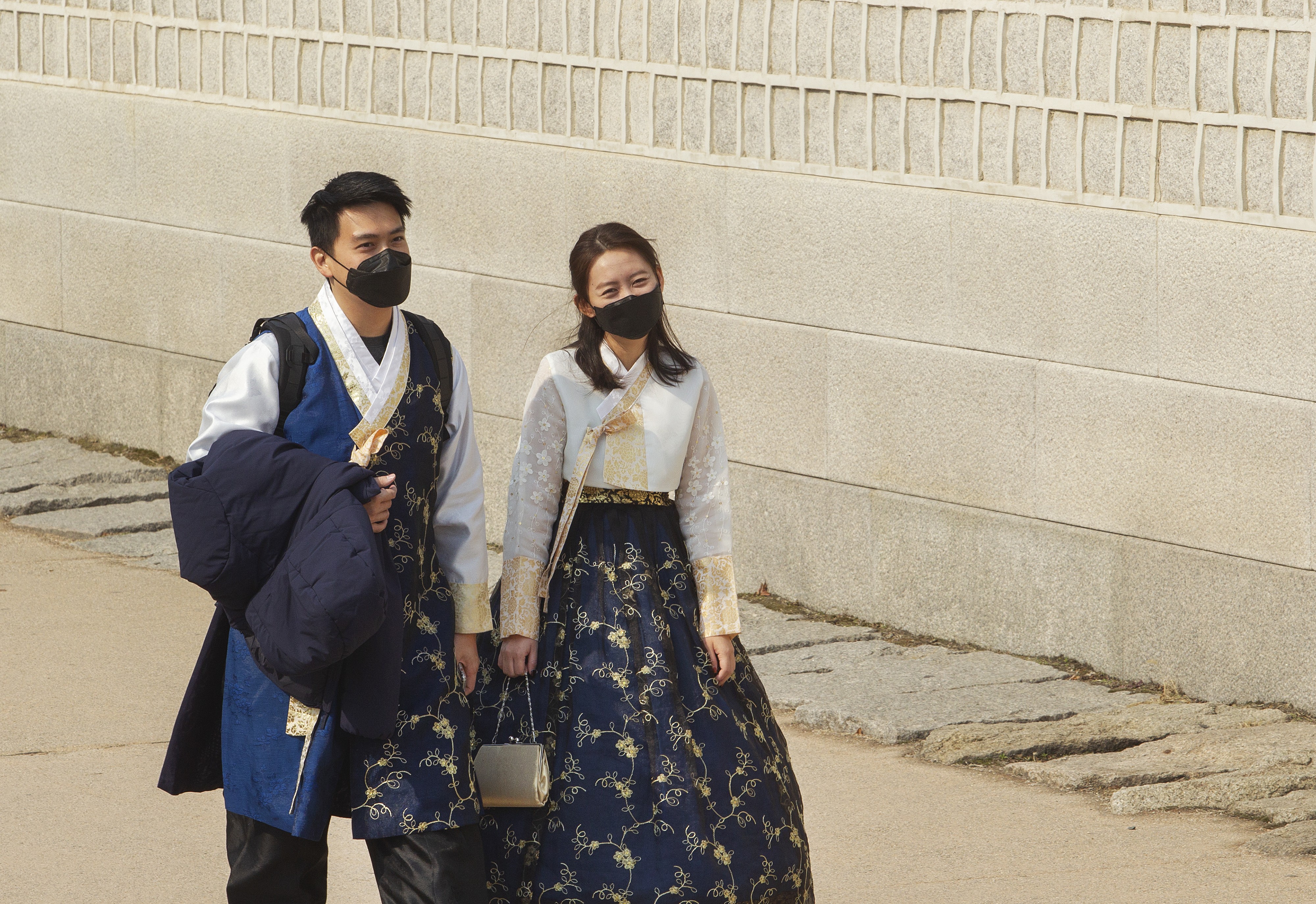 Turistas usando máscaras em 20 de fevereiro de 2020 em Seul, Coréia do Sul (Foto: Getty Images)