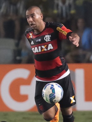 Sheik vacila, Scarpa isola, zagueiro dá passe para rival