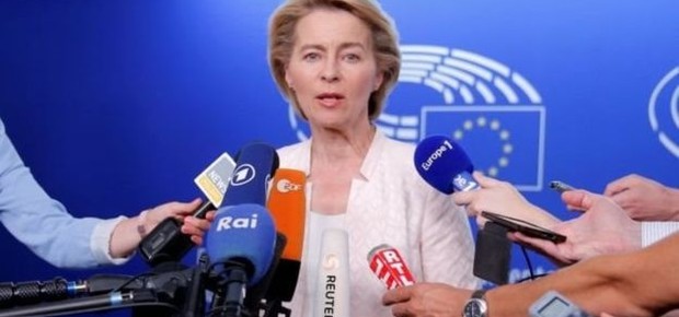 BBC - A Comissão Europeia apresentou uma sugestão de diretrizes para os países do bloco para garantir a livre circulação de trabalhadores de setores críticos. Aqui, a presidente da comissão, Ursula von der Leyen (Foto: Reuters via BBC)