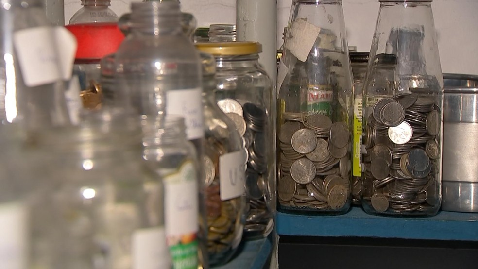 Fam�lia doa cole��o de 70 mil moedas deixada por idoso que morreu de Covid-19 � Foto: TV TEM/Reprodu��o