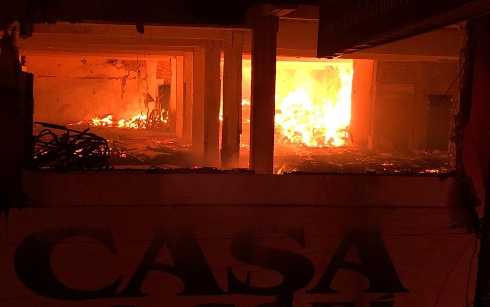 Pavimento superior da loja — Foto: Corpo de Bombeiros/SE/Divulgação