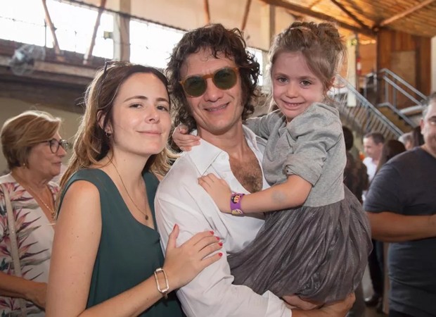 Gabriel Braga Nunes com a mulher, Isabel Nascimento Silva e a filha, Maria (Foto: Reprodução/ Instagram)