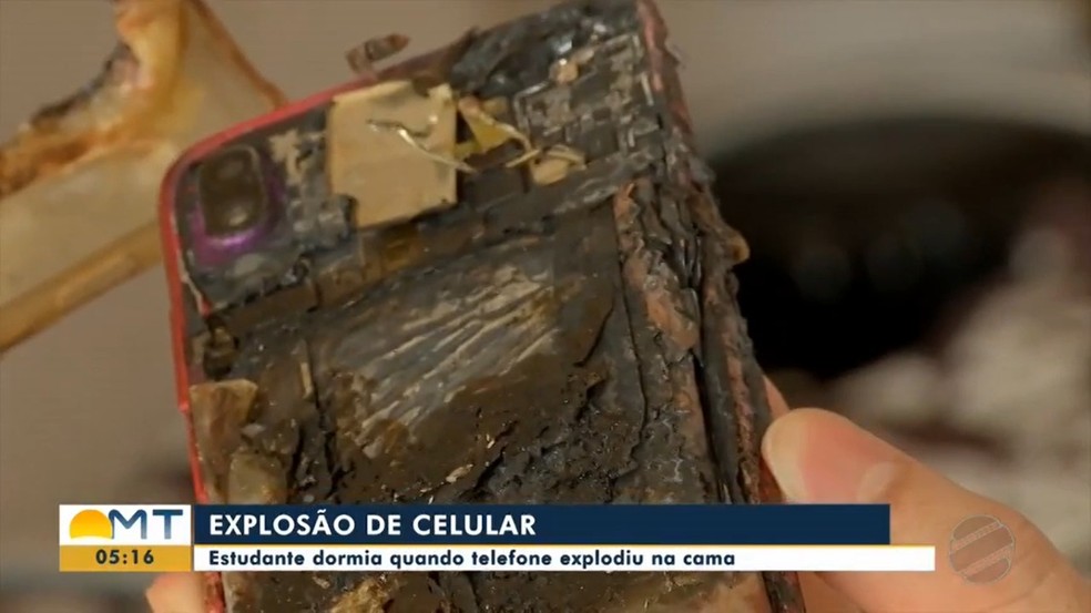 Celular explode em cima de cama enquanto estudante dormia em Cuiabá: ‘Saiu faíscas’ — Foto: TV Centro América