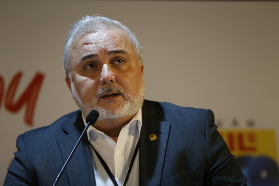 O senador Jean Paul Prates (PT-RN), que vai comandar a Petrobras, durante reunião do gabinete de transição no CCBB de Brasília
