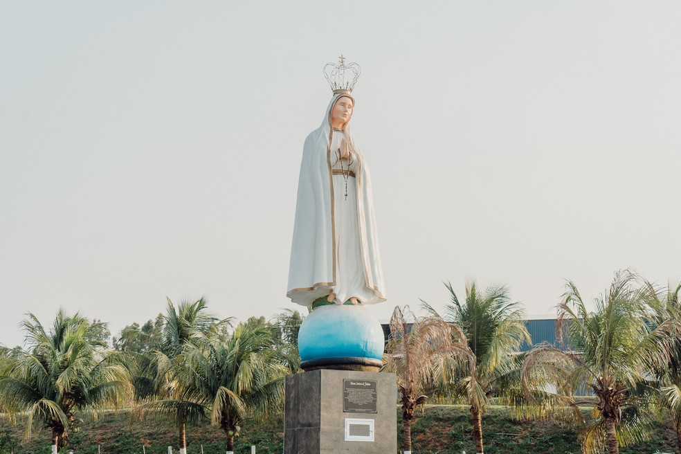 A imagem de Nossa Senhora de Fátima foi doada pelo empresário Agesner Monteiro da Silva (Monteiro Formaturas). — Foto: Raul Muniz