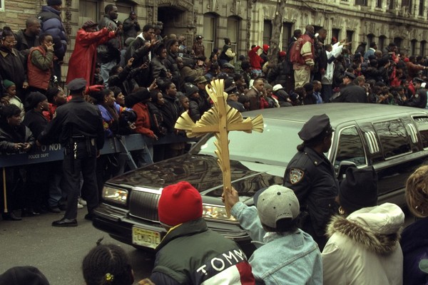 O funeral do rapper Notorious B.I.G (1972-1997) em março de 1997 (Foto: Getty Images)