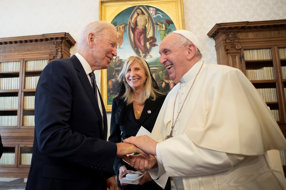 Joe Biden e Papa Francisco têm longo encontro no Vaticano | Mundo | G1