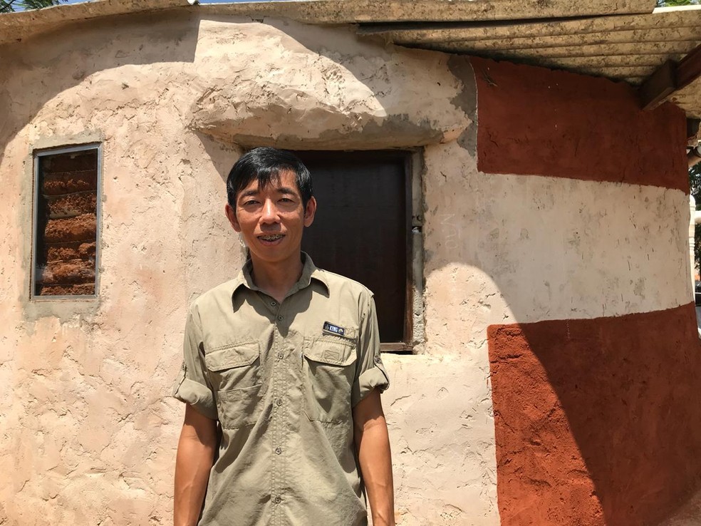 Leonardo Hatano, de 43 anos, é coordenador de projetos da escola desde o ano passado — Foto: Marília Marques