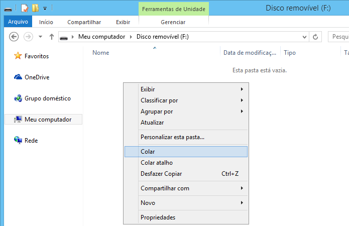 Cole os arquivos de instalação do Windows 10 no pen drive (Foto: Reprodução/Helito Bijora) 